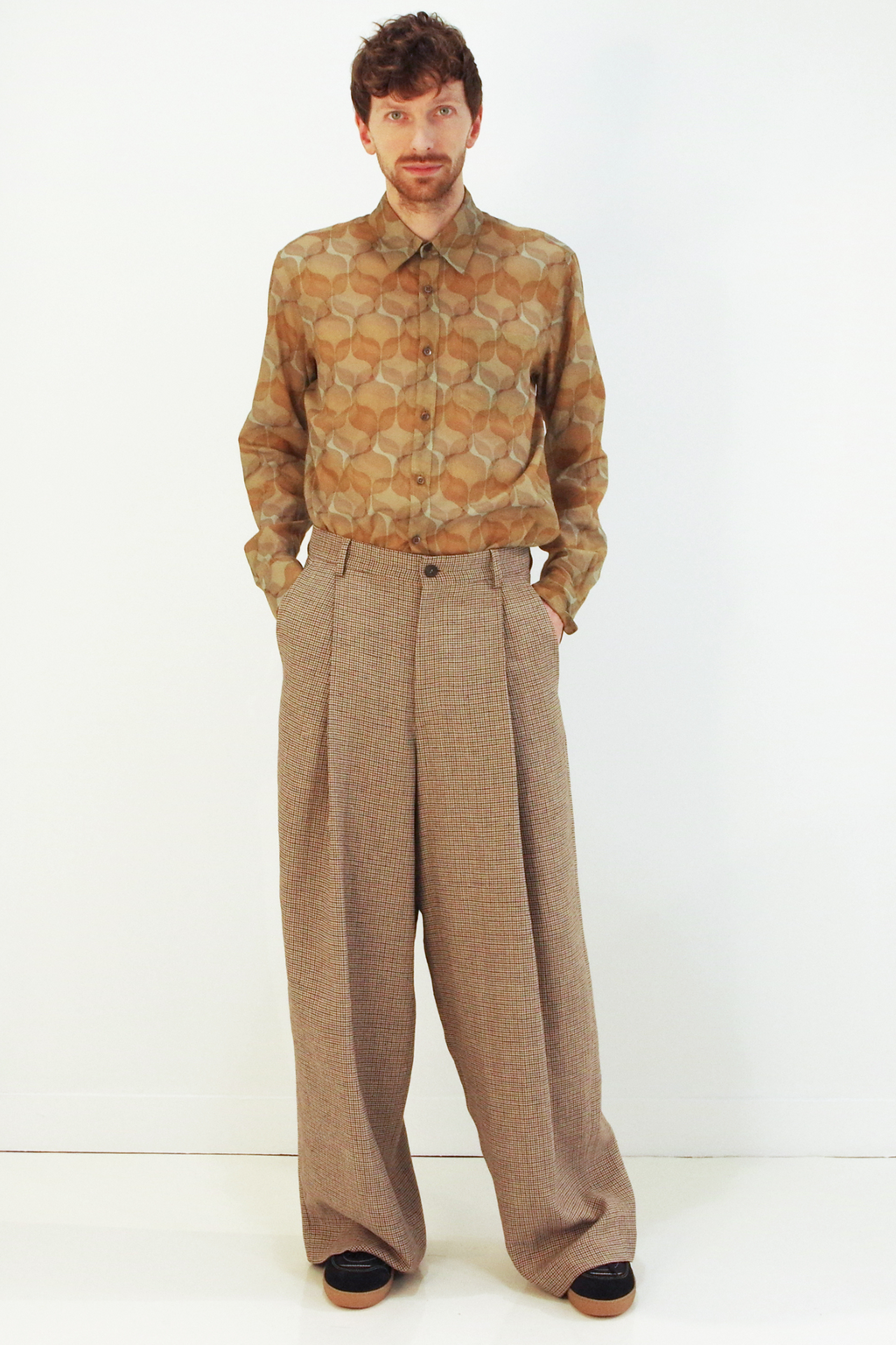 LOOSE FIT PANT, WIDE ROUND LEG, DEEP PLEAT