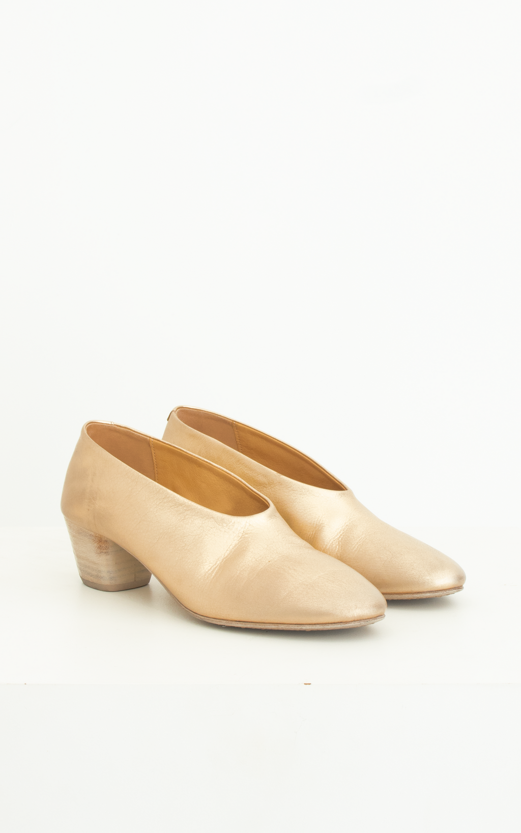 Heeled shoes