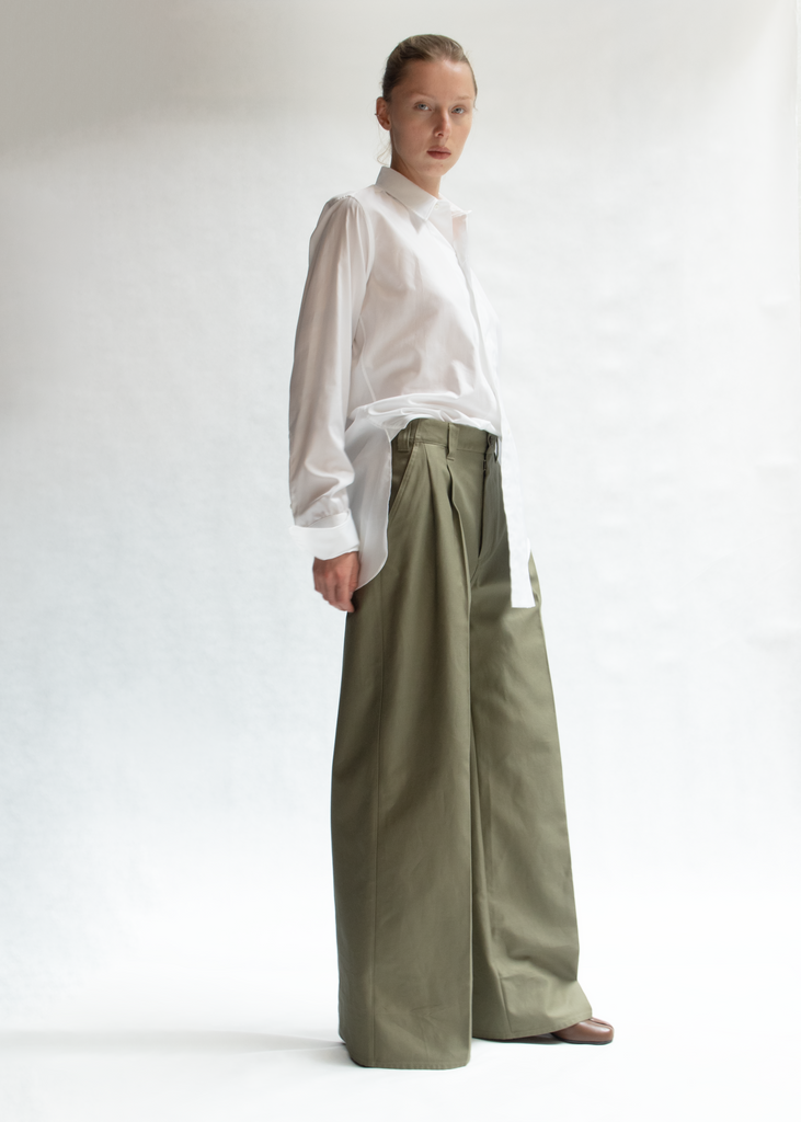 Wide pleated trousers
