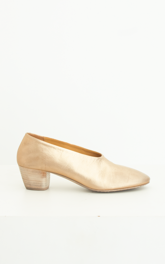 Heeled shoes