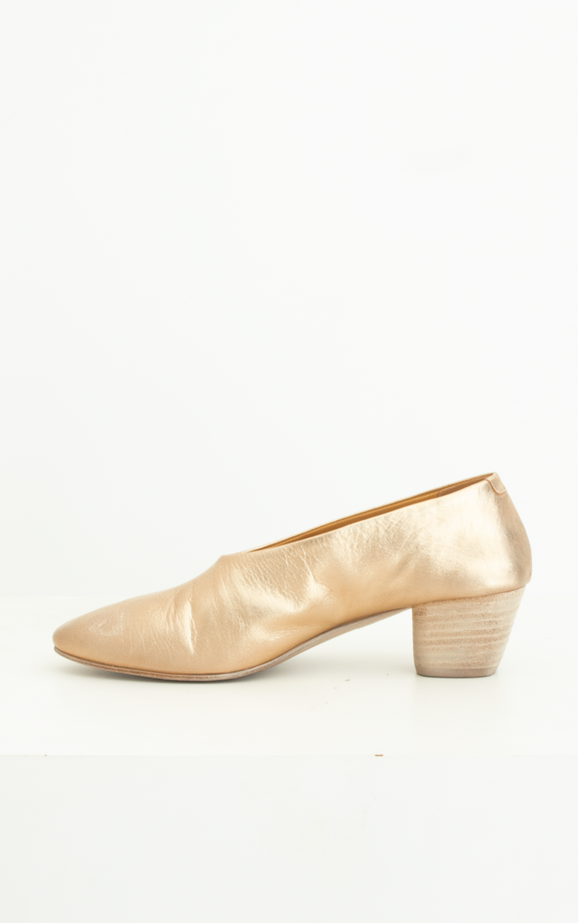 Heeled shoes