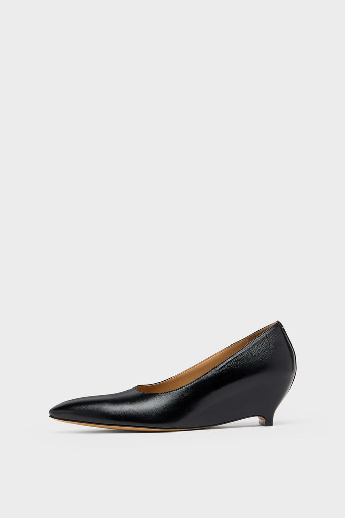 Heel-less pumps
