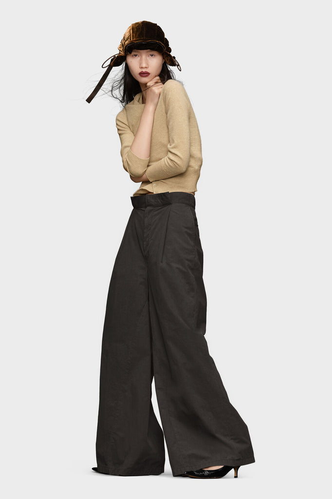 Wide pleated trousers