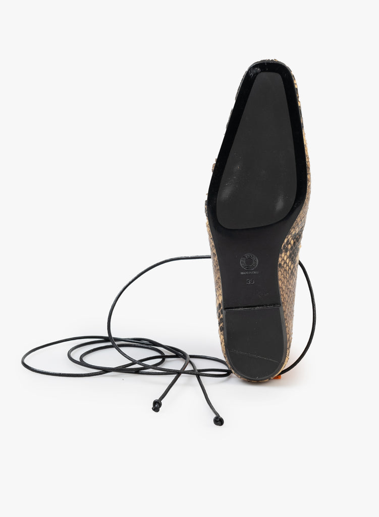 Lace up flat shoes