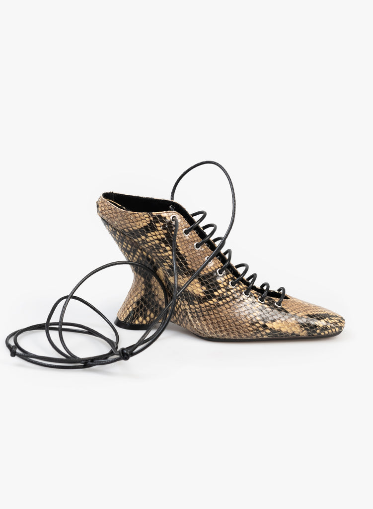 Heeled shoes