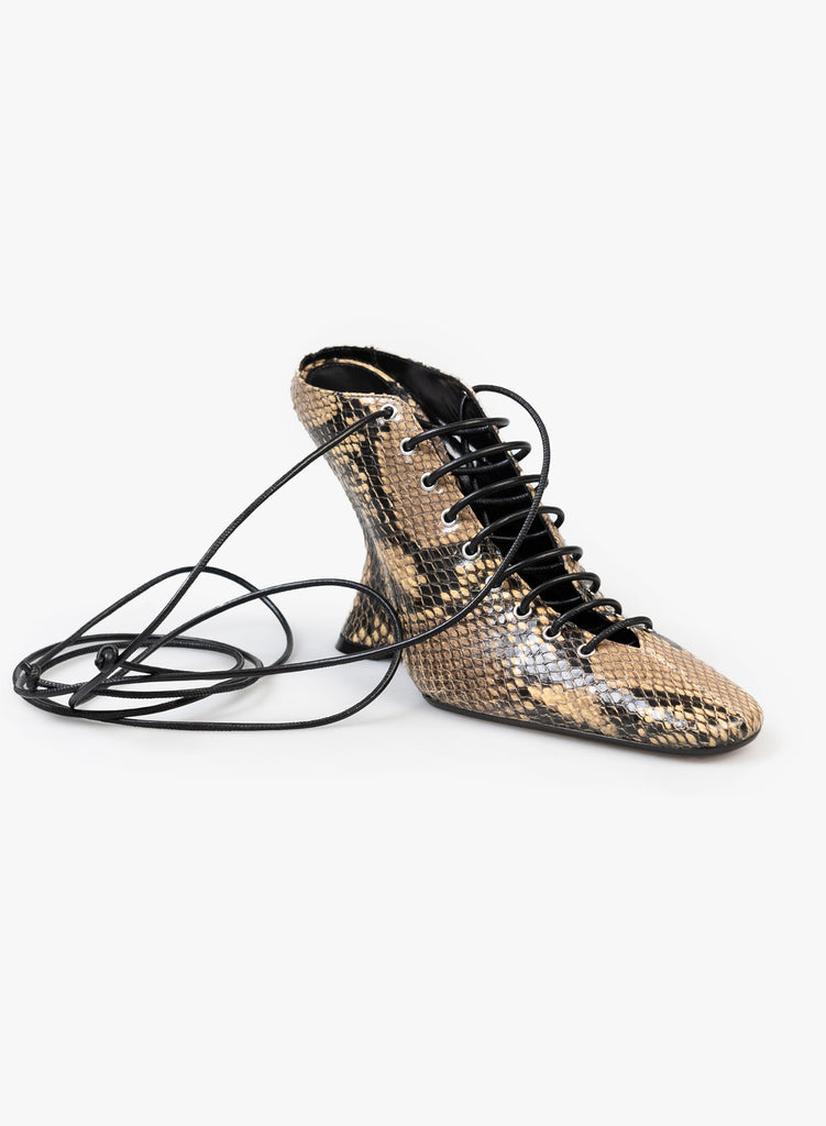 Heeled shoes