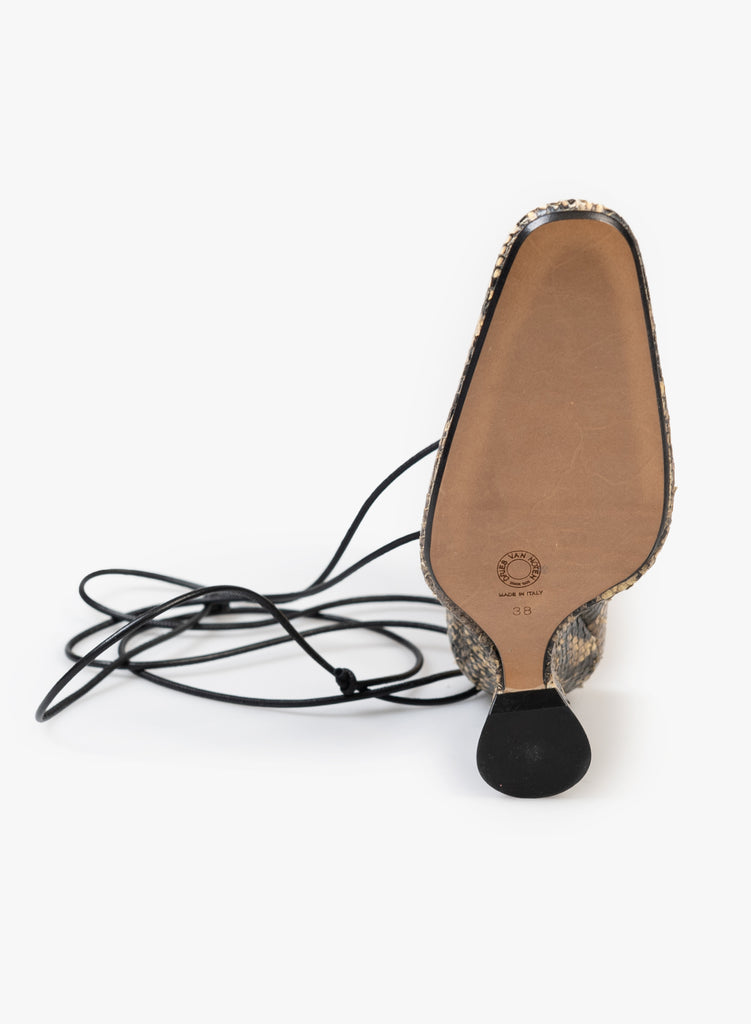 Heeled shoes
