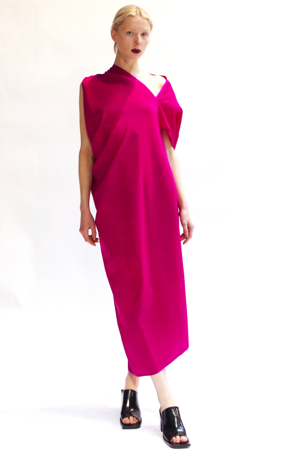 Assymetric sheet dress