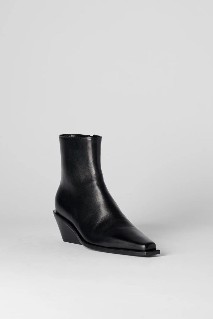 Gerda pointy boots