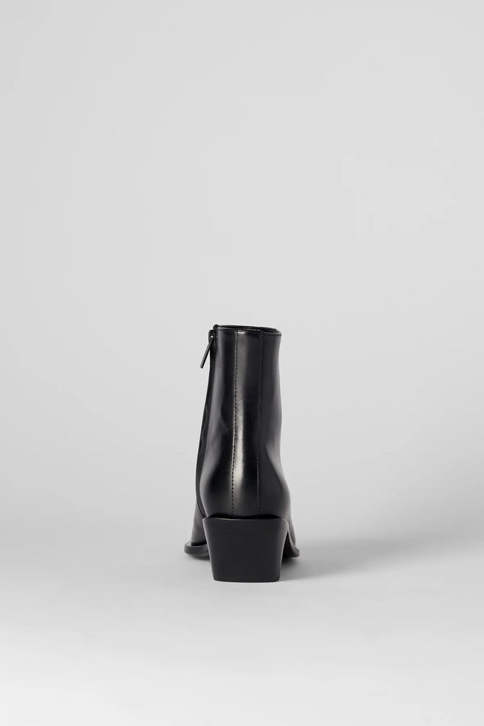 Gerda pointy boots